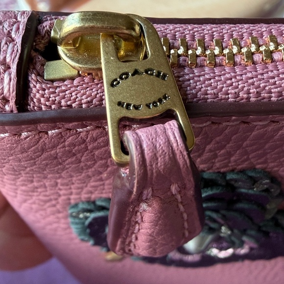 🌸❤️🌸 COACH PINK WRISTLET WITH FLORAL EMBELLISHMENT 🌸❤️🌸 - Picture 10 of 16